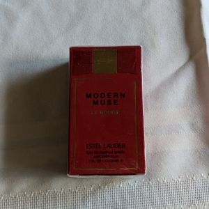 Estēe Lauder Modern Muse Le Rouge.